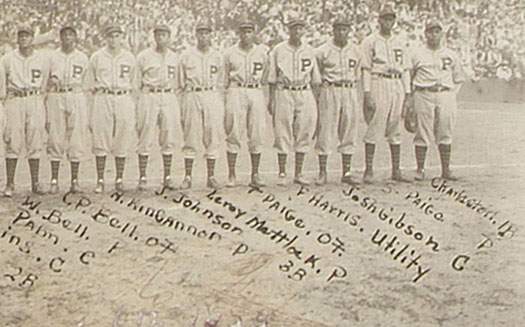 Hake's - 1932 HARRISON STUDIOS PITTSBURGH CRAWFORDS TEAM PHOTO WITH HOF'ERS SATCHEL  PAIGE, JOSH GIBSON AND OSCAR CHARLESTON.