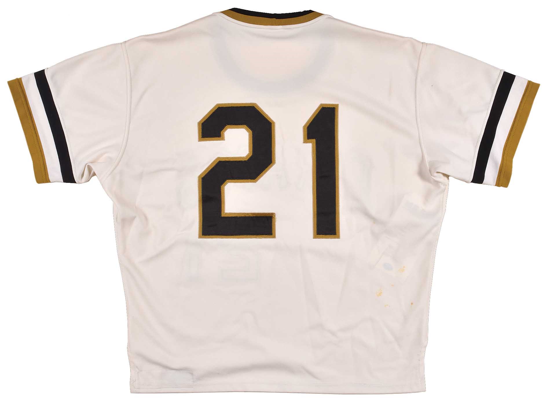 1971-72 Roberto Clemente Game Worn Pittsburgh Pirates Jersey, MEARS, Lot  #80104